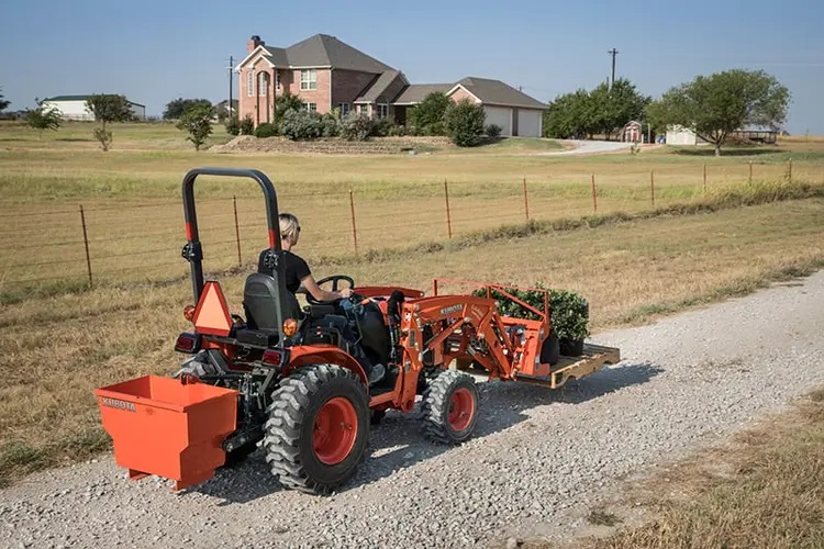 Минитрактор дизельный Kubota B2401-RC54 (в комплекте с декой 152 см ...